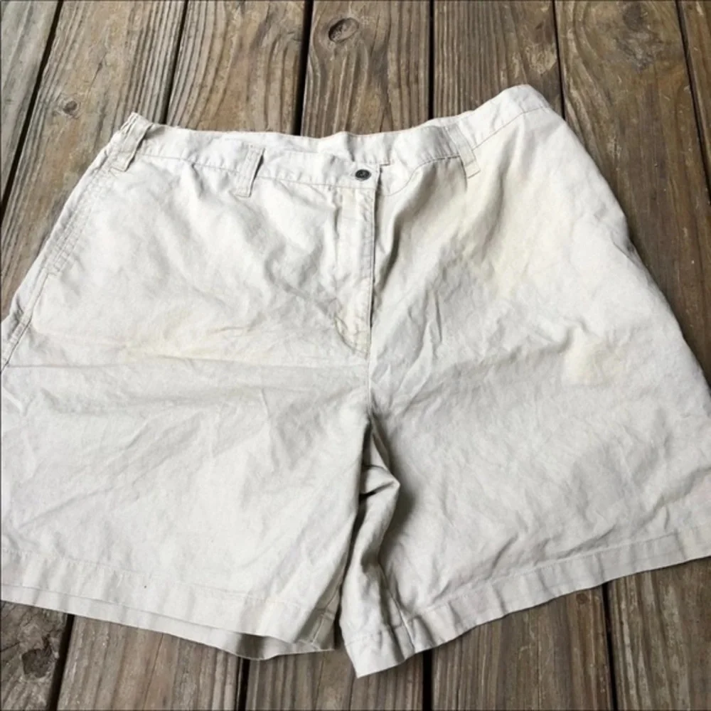 Essentials shorts women’s